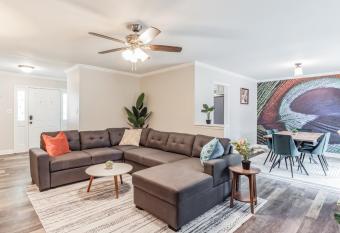 Near Downtown and Hospital in Matthew NC and Dog Park has Balcony rooms