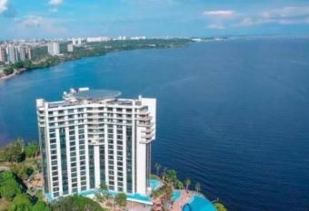 Flat Hotel Tropical Executive Praia Ponta Negra allows 18 year olds to book a room