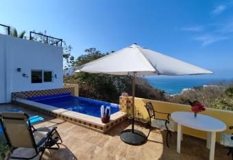 Casa las Palmas has Balcony rooms