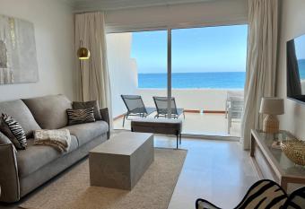 La Luz de la Luna allows 18 year olds to book a room