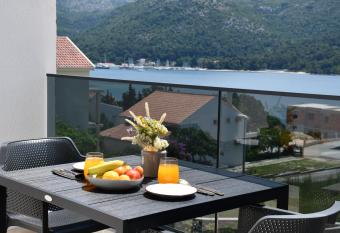 Luxury Villa Salt has Balcony rooms