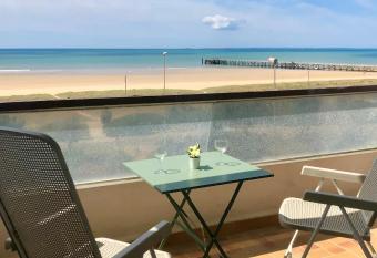 Studio face    la mer allows 18 year olds to book a room