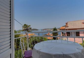 Marinko has Balcony rooms