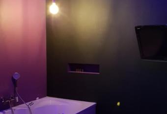 KATRINA HOTEL allows 18 year olds to book a room