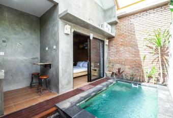 The Backyard Villas has Balcony rooms