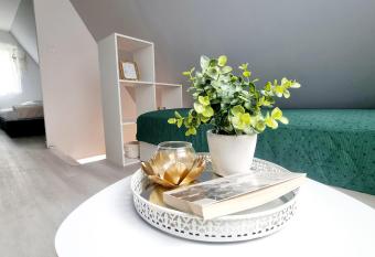 Horizont id  z   ParkMotel allows 18 year olds to book a room