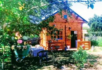 Agr  able chalet en bois et son ext  rieur has Balcony rooms