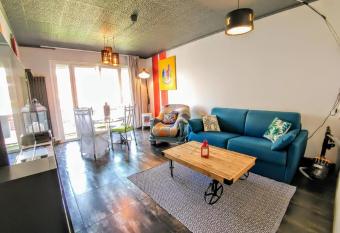 L Artiste, Rodez proche centre has Balcony rooms