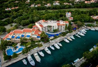 Aventuras Club has Balcony rooms