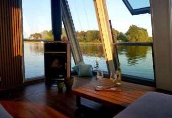 Hausboot Amantes has Balcony rooms