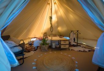 Rock Oak Glamping has Balcony rooms