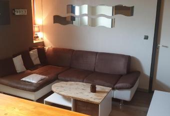 Faites une pause et d  tendez-vous has Balcony rooms