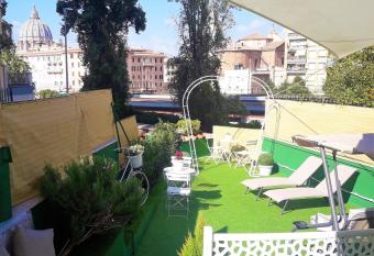 San Pietro Shabby Chic Apartment has Balcony rooms
