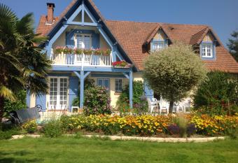 La Maison Bleue Normande allows 18 year olds to book a room