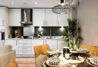 Luxury Apartment in Maidstone has Balcony rooms