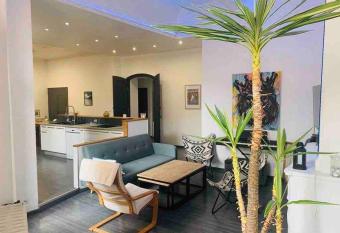 La Tour de Sully has Balcony rooms