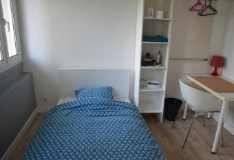 R  sidence Zola allows 18 year olds to book a room