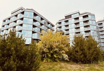 Elija s Sunrise Apartment has rooms with a private hot tub