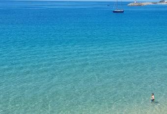 Lovely Beach House with Stunning View allows 18 year olds to book a room