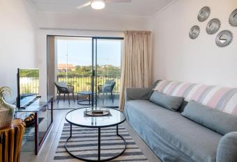 Gorgeous Ballito One Bedroom apartment allows 18 year olds to book a room