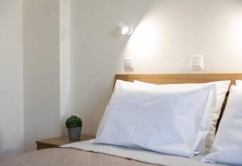 Naxian Place 3 allows 18 year olds to book a room