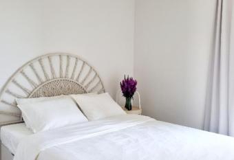 BohoHome Apartament has Balcony rooms