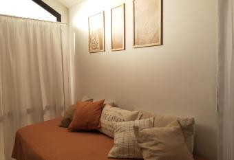 Casa a estrenar! A 5 minutos de la terminal de omnibus y muy cerca del centro! allows 18 year olds to book a room