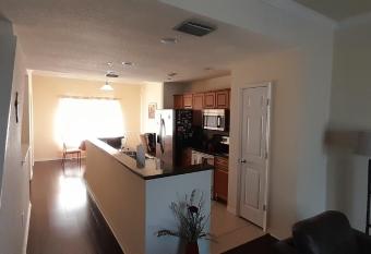 Beautiful Westshore Private Rooms nr TPA allows 18 year olds to book a room