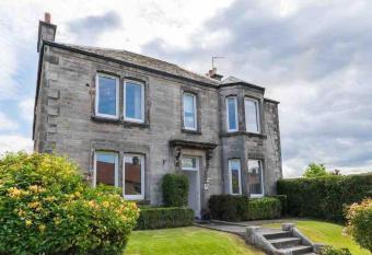 Traditional Victorian House (formerly known as Saint Margaret   s House) has rooms with a private hot tub
