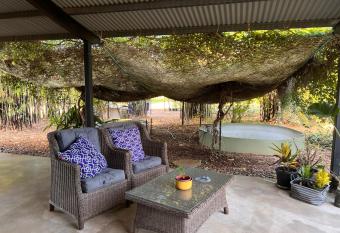 Quiet Country Retreat allows 18 year olds to book a room