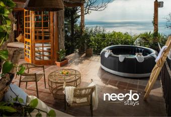 Casa Catarina has rooms with a private hot tub