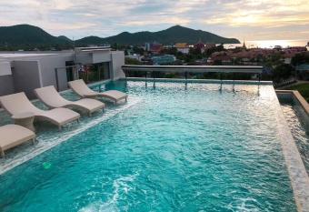 Lovely condo with swimming pool. has Balcony rooms