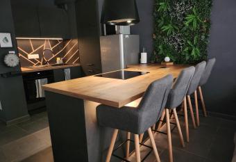 Festival d Avignon, jardin & climatisation 4pers has Balcony rooms