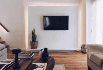 The Repose Aesthetic Apt. R2 has Balcony rooms