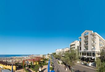 Hotel Prestige has Balcony rooms