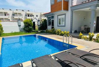 3+1 Palm Pool Villa has Balcony rooms