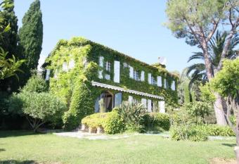 Mas Proven  al de caract  re avec vue mer has Balcony rooms