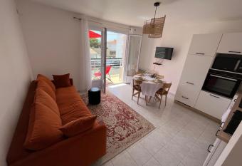 Corniche vend  enne, vue mer has Balcony rooms