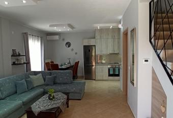 Dream Holiday House has Balcony rooms