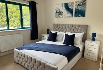 Cambridge Apartment with free onsite parking has Balcony rooms