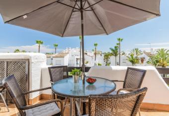 2 bedroom apt close to the sea allows 18 year olds to book a room