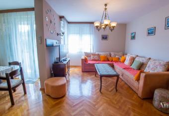 Vintage Vibe Apartment allows 18 year olds to book a room