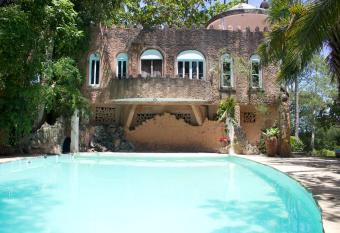 Shirazi Bay has Balcony rooms