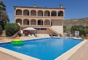Finca los Arcos has Balcony rooms