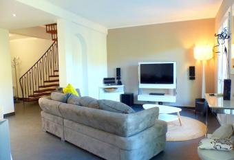 Spacious 120m house full of charm has Balcony rooms