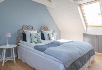 Sj  leg  rd Countryside Lodge has rooms with a private hot tub