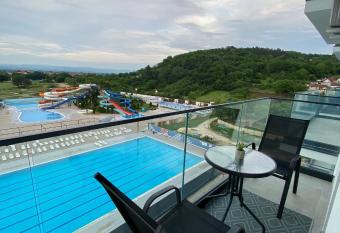 Aqua Panoramic Apartments has Balcony rooms