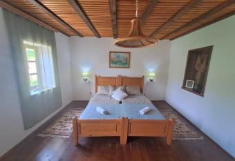 Guest House Pocitelj has Balcony rooms