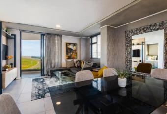 Coral Point Luxury 2 Bed Apartment has Balcony rooms