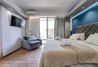 Island City Hotel allows 18 year olds to book a room